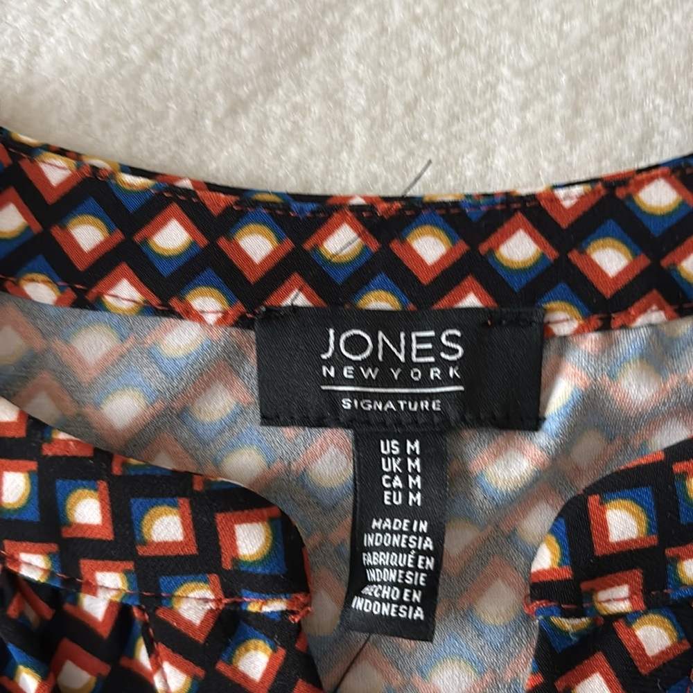 size M, Black, Blue and Rusty Red Women's Top, NWT
Jones NY - Picture 4 of 8